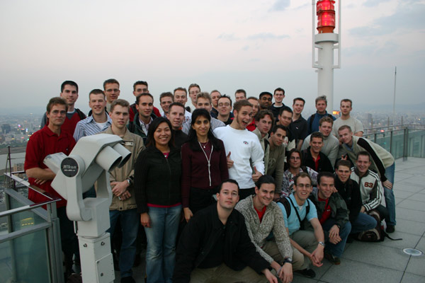 Groepsfoto (met Mimako) op Umeda Sky Building