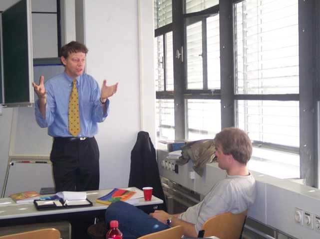 Dr. de Boer discusses something with Siebe, the Research Manager